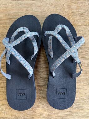 Teva Olowahu Flip Flop Sandals Flower Loom Navy Blue Strappy Size 9 New